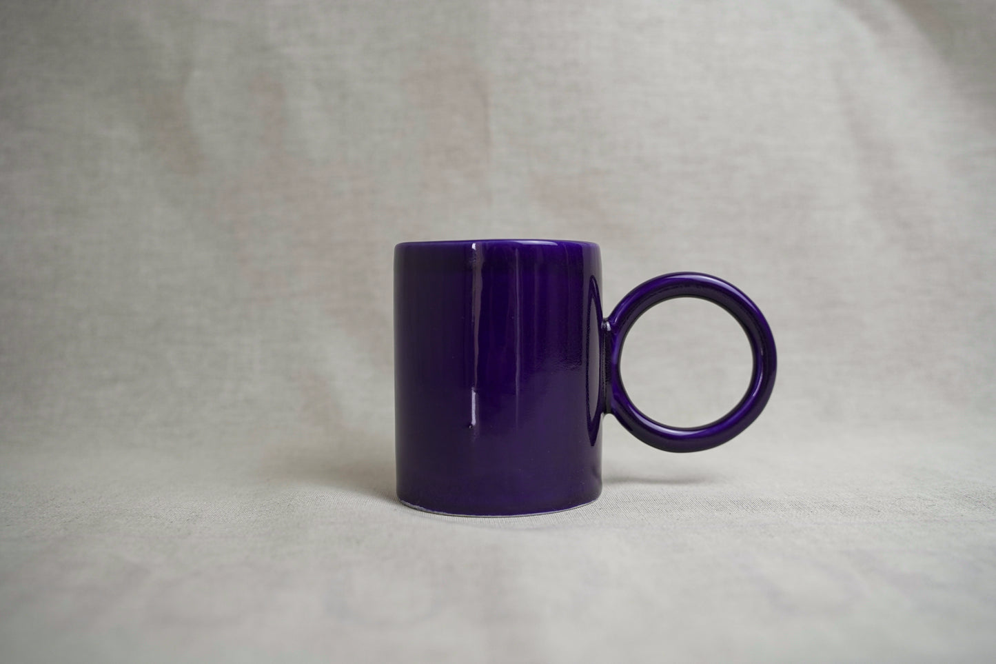 Mug artisanal en céramique avec grande anse