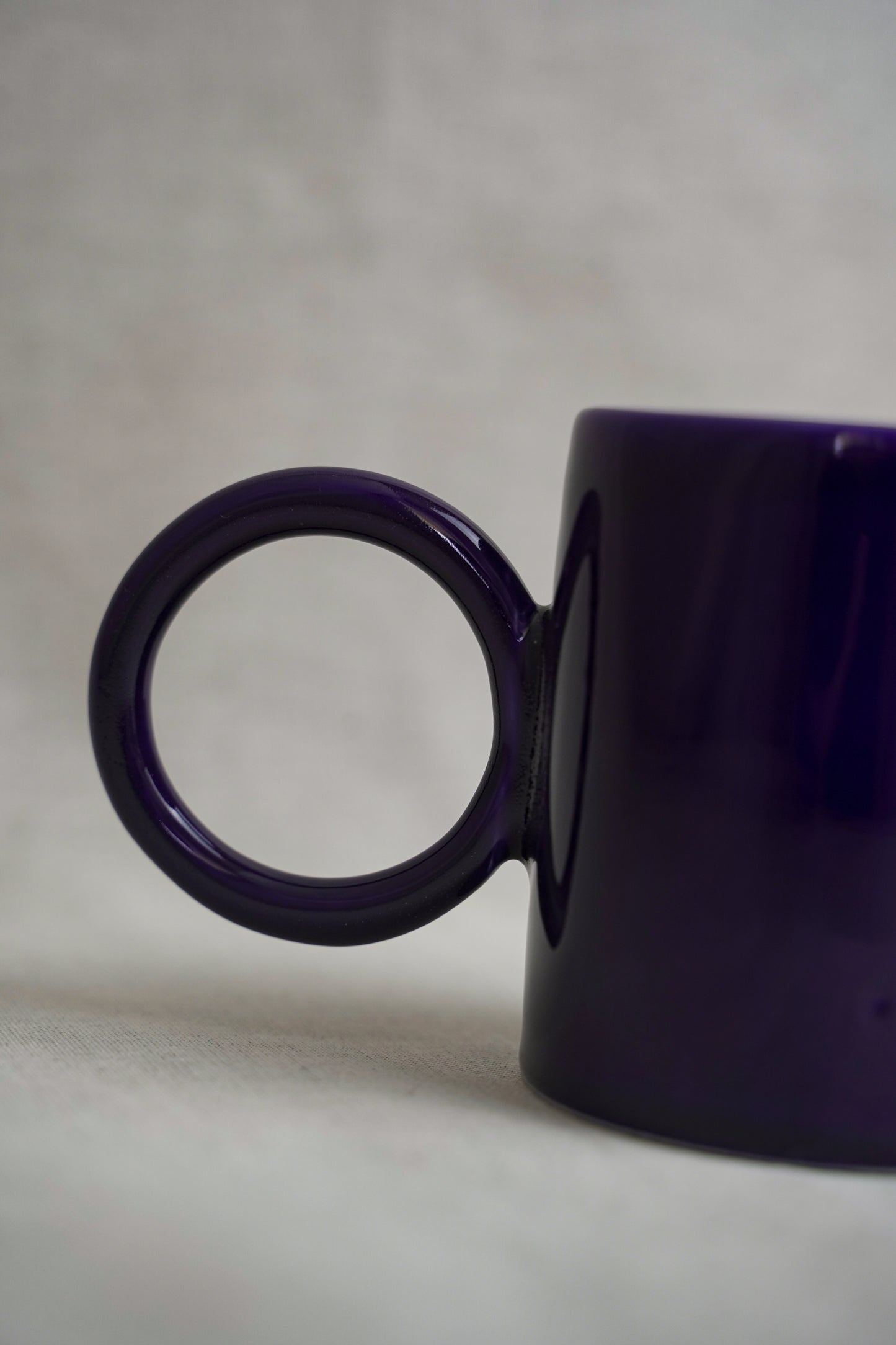 Mug artisanal en céramique avec grande anse