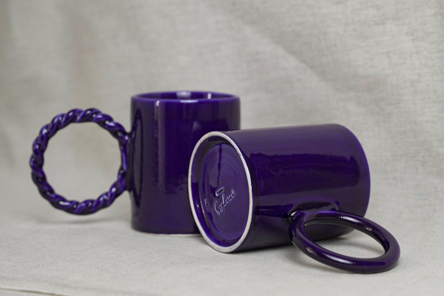 Mug artisanal en céramique avec grande anse