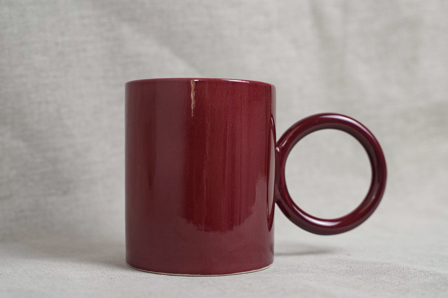Mug artisanal en céramique avec grande anse