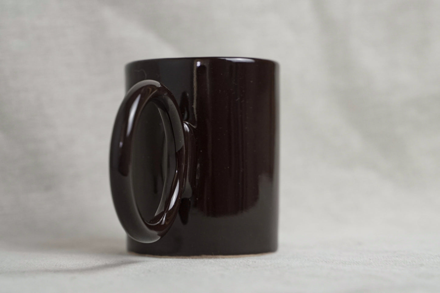 Mug artisanal en céramique avec grande anse
