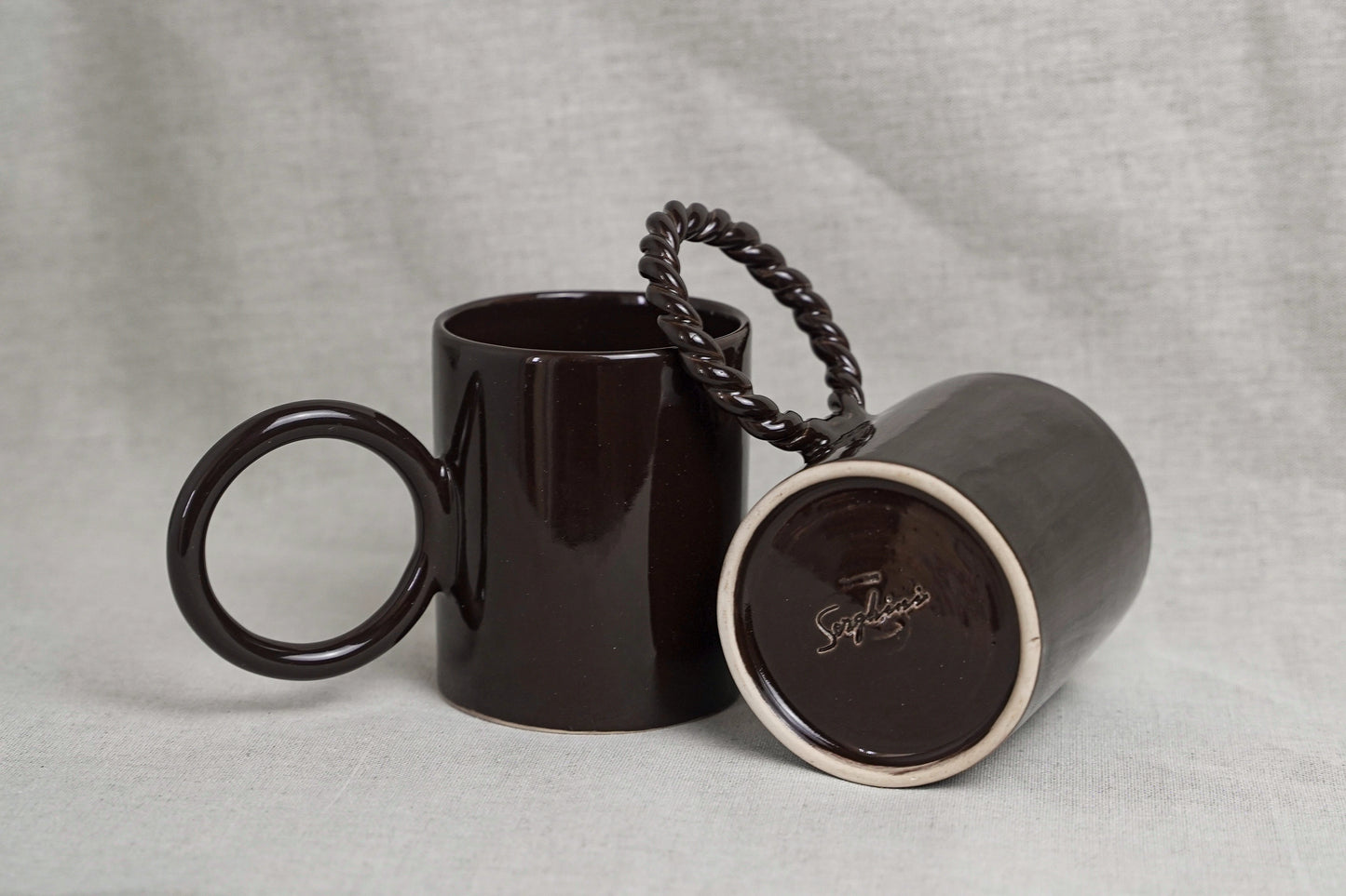 Mug artisanal en céramique avec grande anse