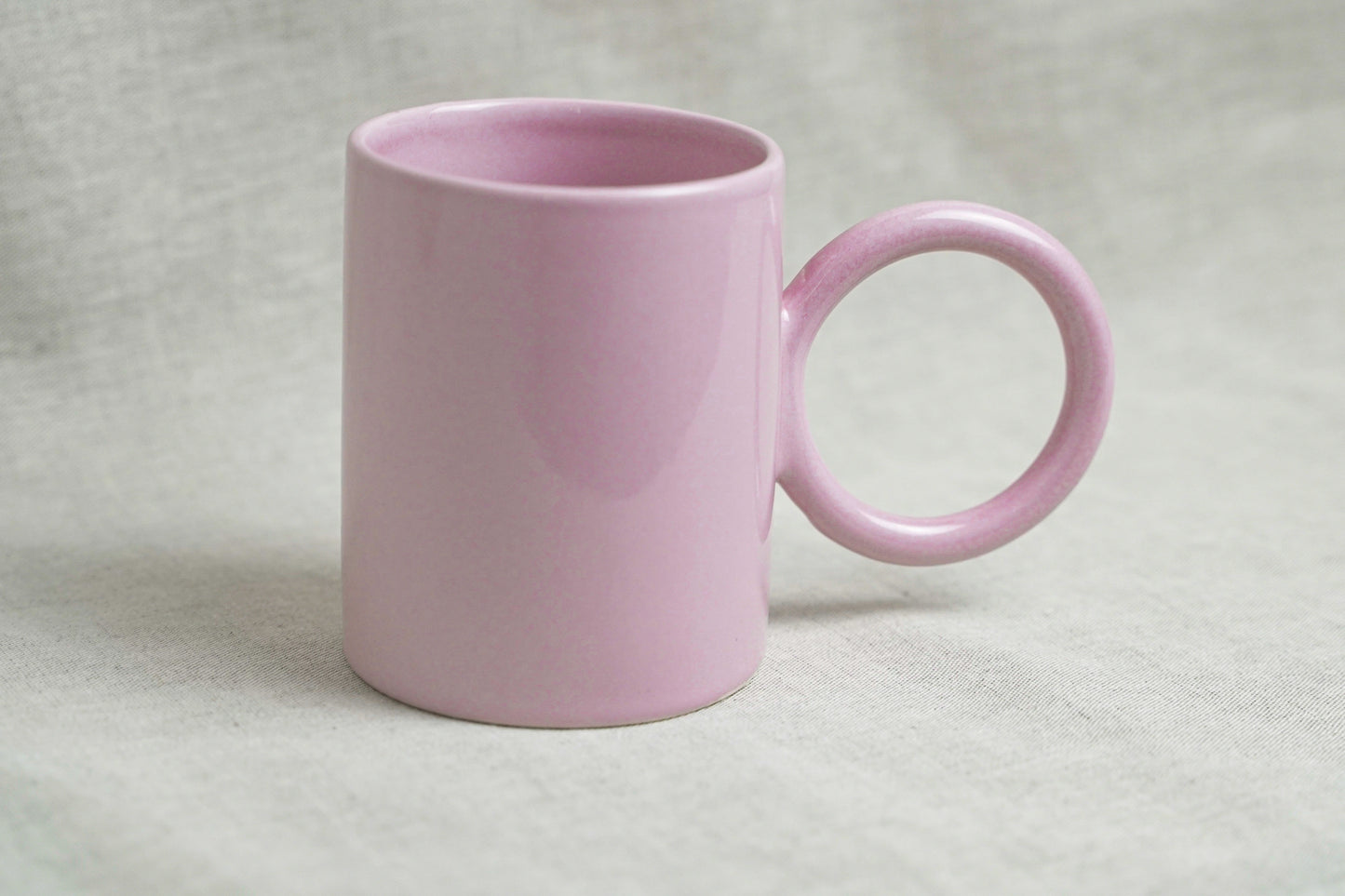 Mug artisanal en céramique avec grande anse