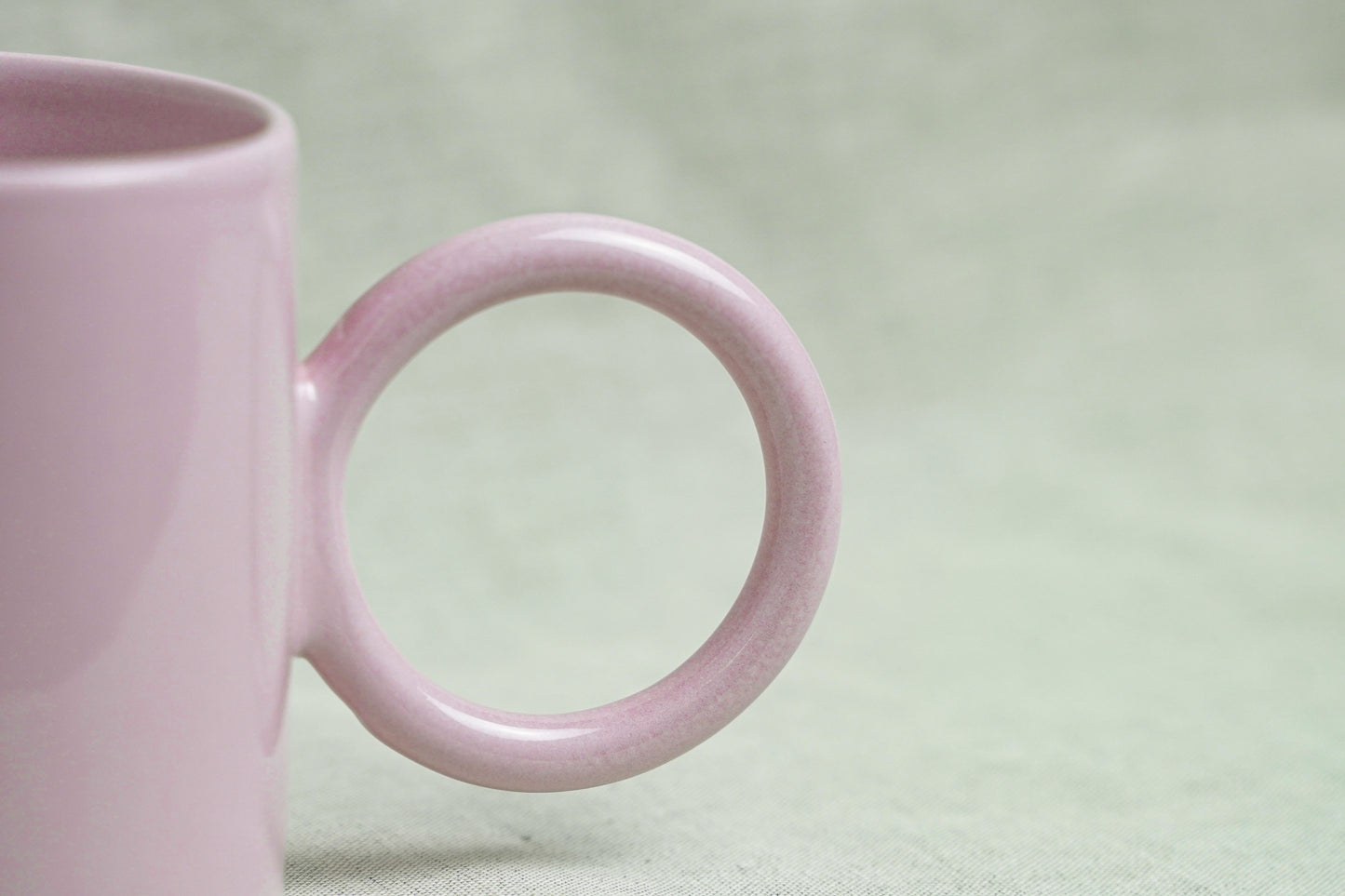 Mug artisanal en céramique avec grande anse
