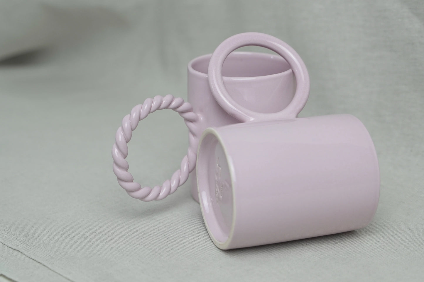Mug artisanal en céramique avec grande anse