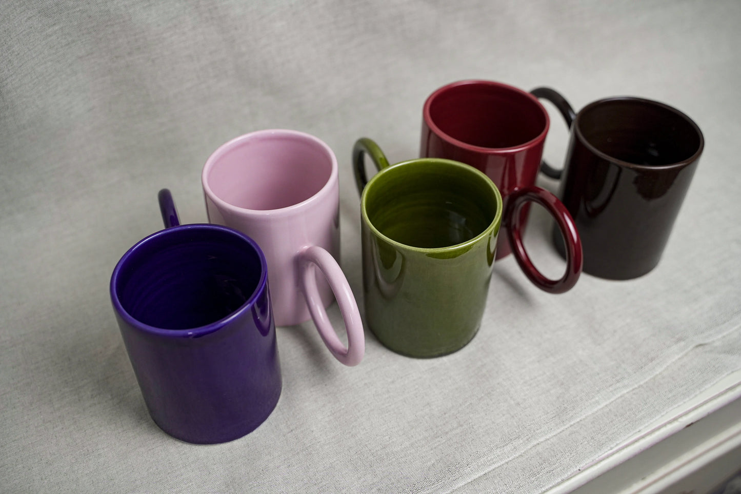 Mug artisanal en céramique avec grande anse