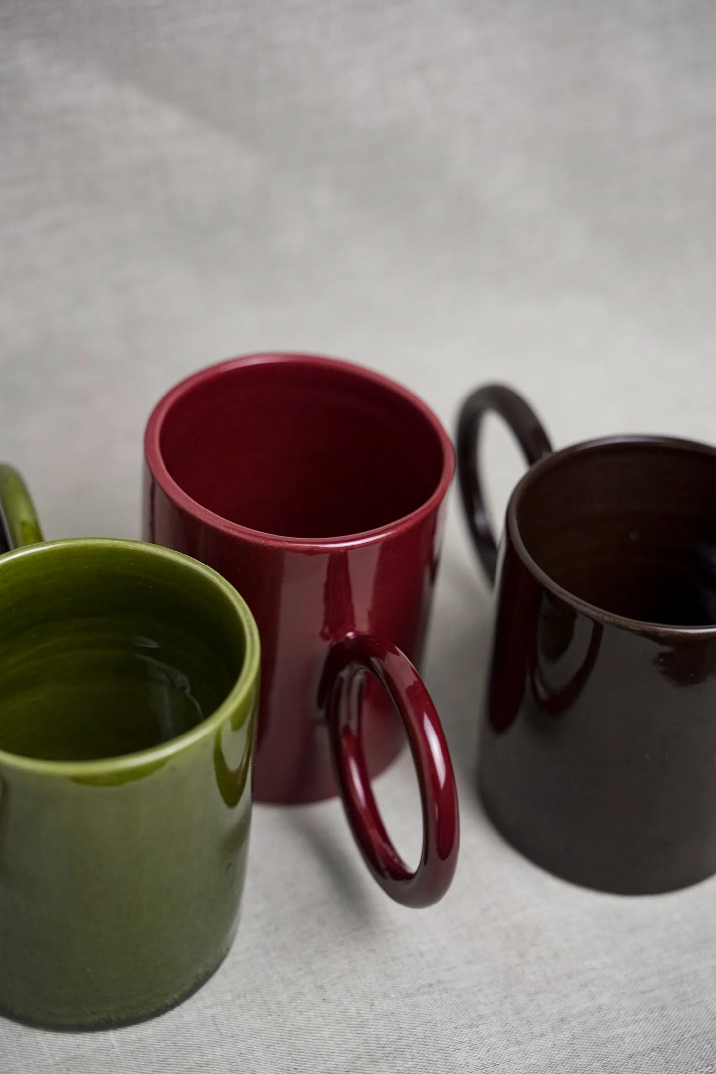 Mug artisanal en céramique avec grande anse