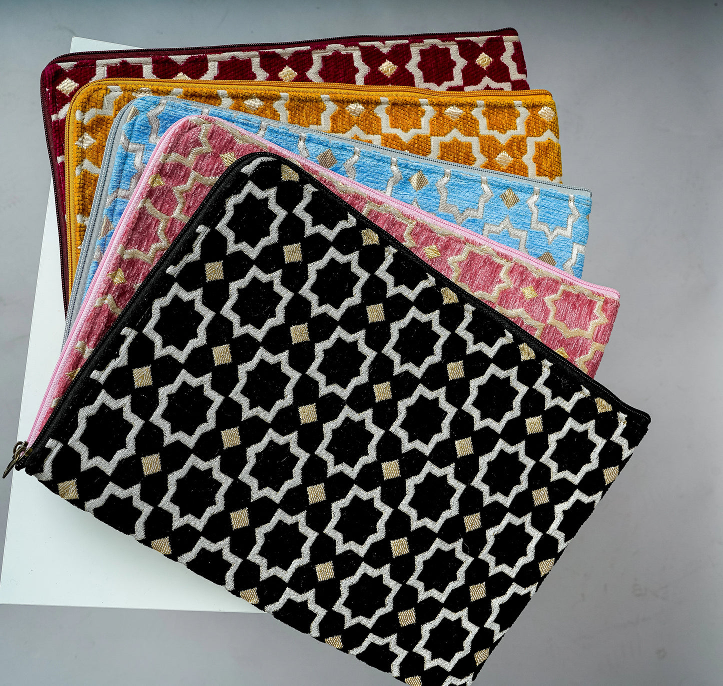 Pochette d'ordinateur en tissu marocain géométrique