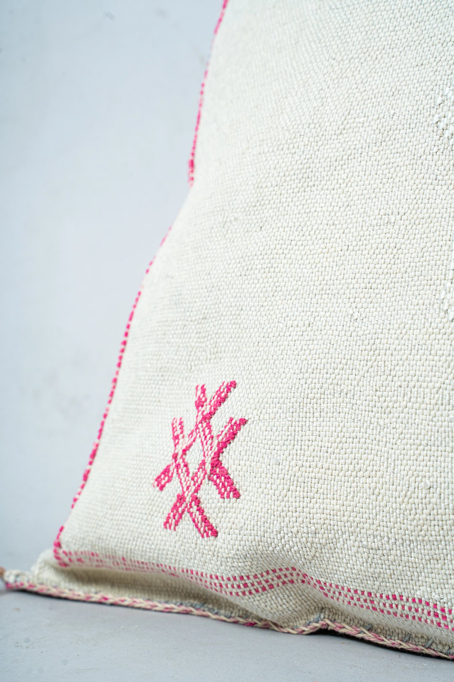 Coussin écru en soie de cactus