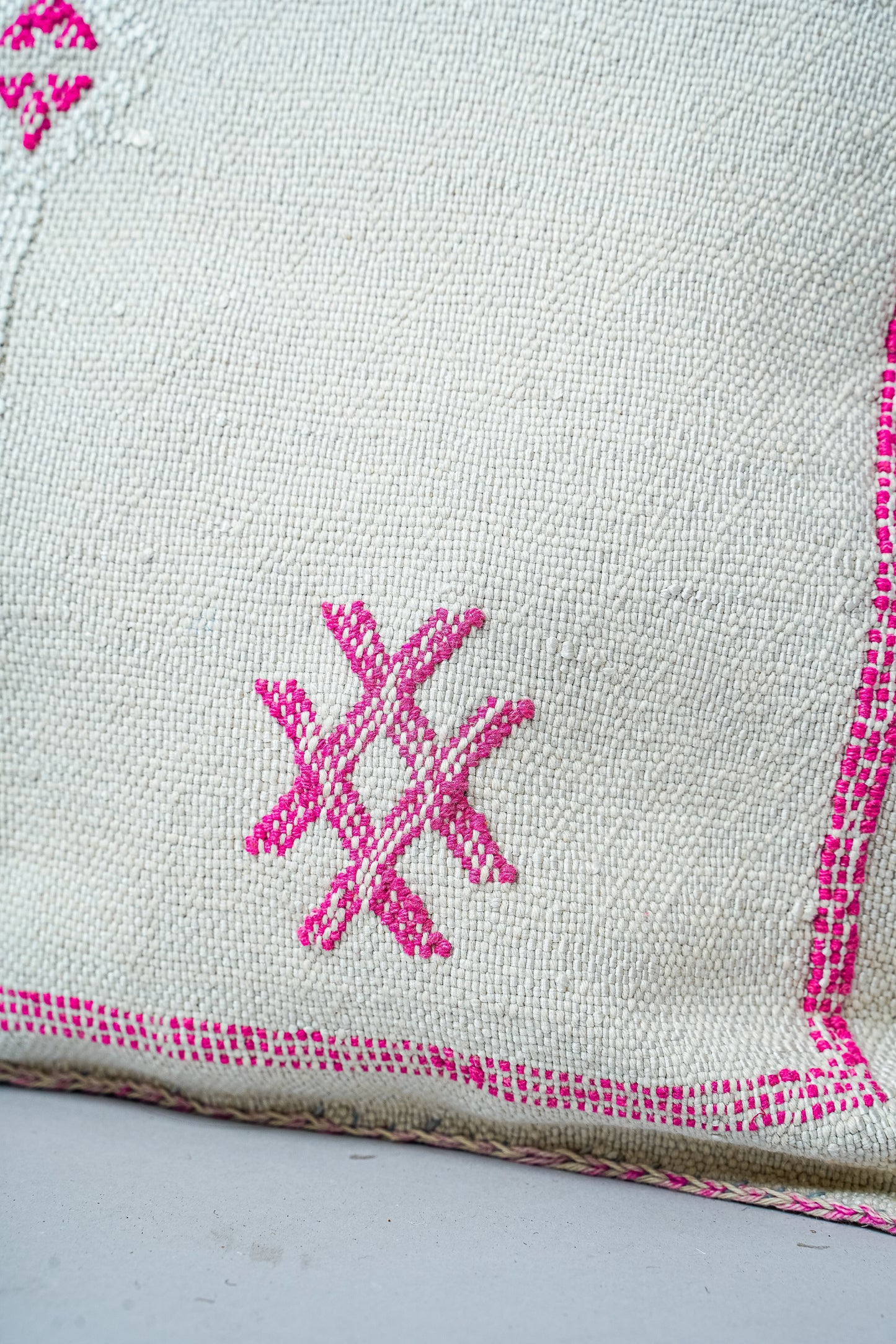 Coussin écru en soie de cactus