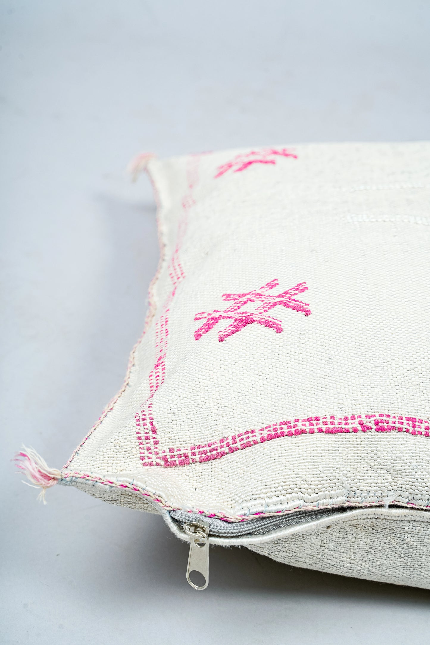 Coussin écru en soie de cactus
